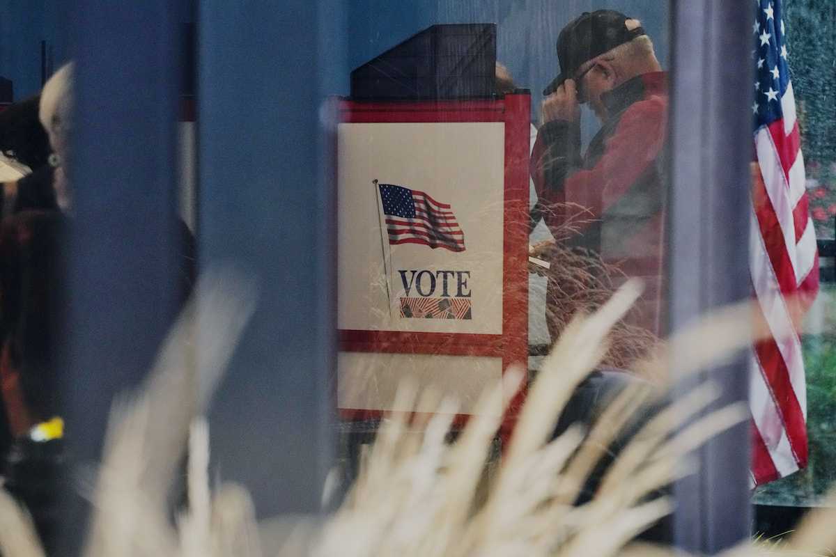Cincinnati residents discussing midterm elections